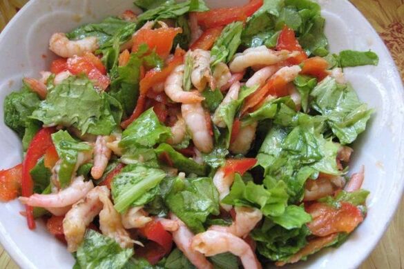 Salát z mořských plodů - zdravé jídlo pro ty, kteří mají bezlepkovou dietu
